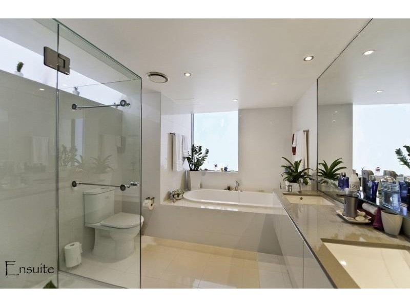 1095/9 Ferny Avenue, Surfers Paradise QLD 4217