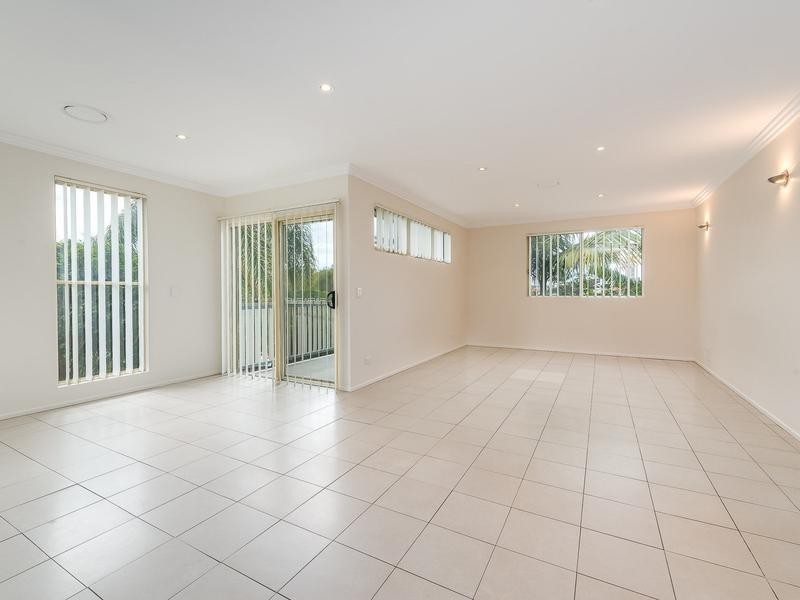 2/4 Locke Street, Southport QLD 4215