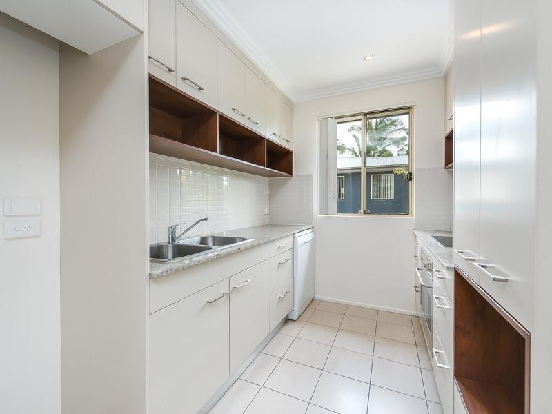 2/4 Locke Street, Southport QLD 4215