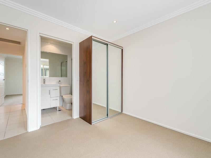 2/4 Locke Street, Southport QLD 4215
