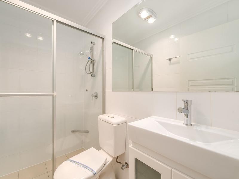 2/4 Locke Street, Southport QLD 4215