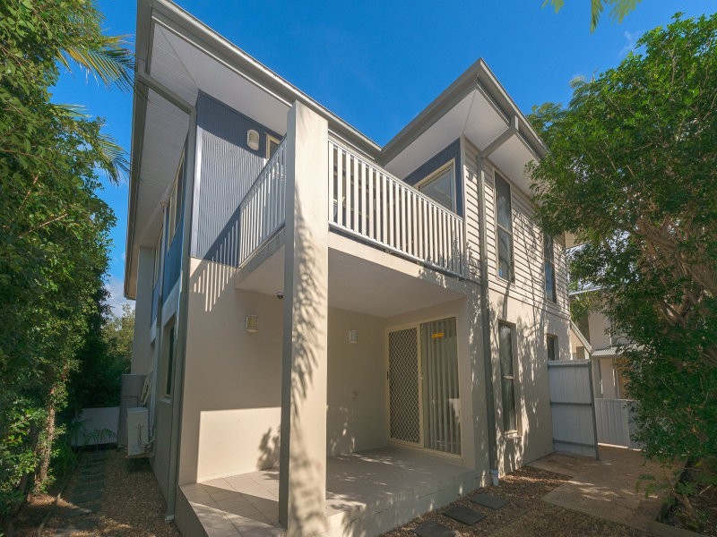 2/4 Locke Street, Southport QLD 4215