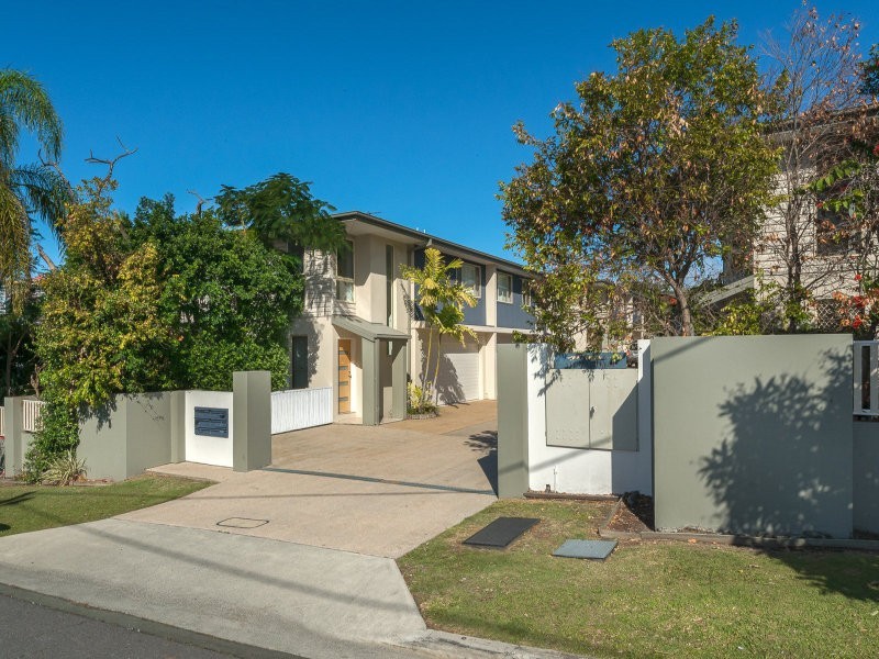 2/4 Locke Street, Southport QLD 4215