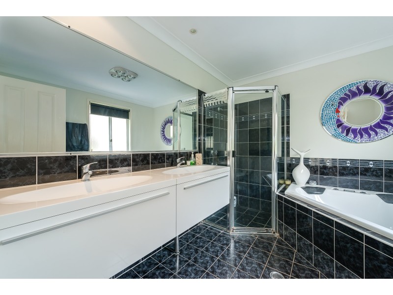 118 Armstrong Way, Highland Park QLD 4211