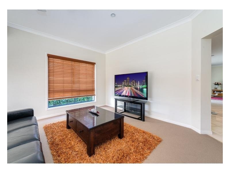 8 Broadwater Street, Runaway Bay QLD 4216