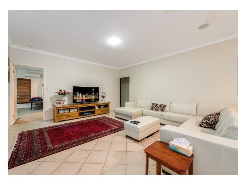 8 Broadwater Street, Runaway Bay QLD 4216