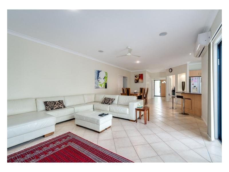 8 Broadwater Street, Runaway Bay QLD 4216