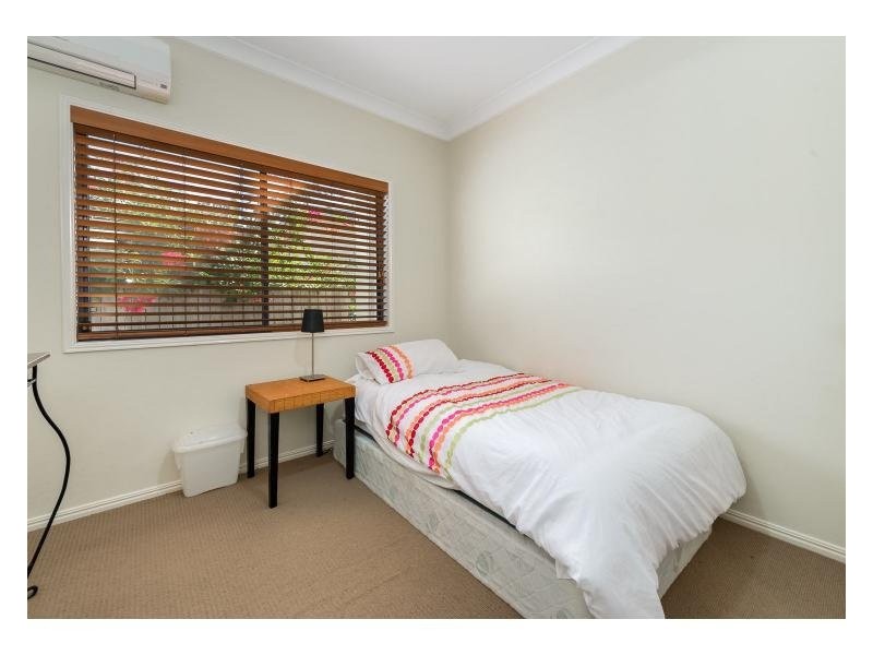 8 Broadwater Street, Runaway Bay QLD 4216