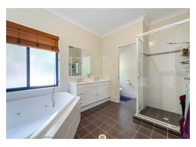 8 Broadwater Street, Runaway Bay QLD 4216