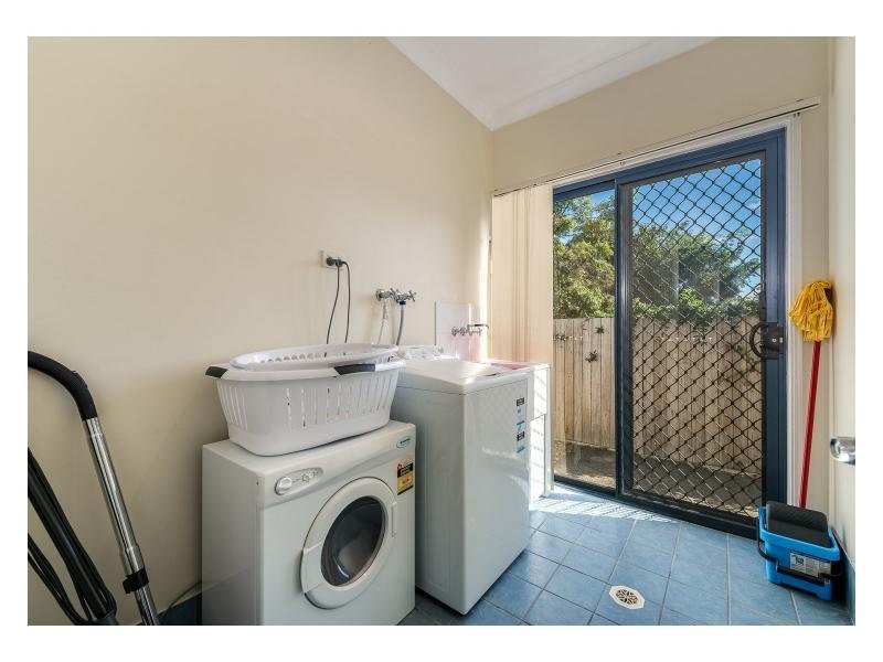 8 Broadwater Street, Runaway Bay QLD 4216