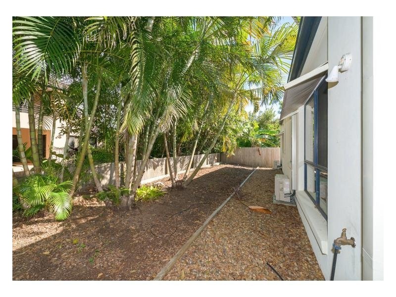 8 Broadwater Street, Runaway Bay QLD 4216