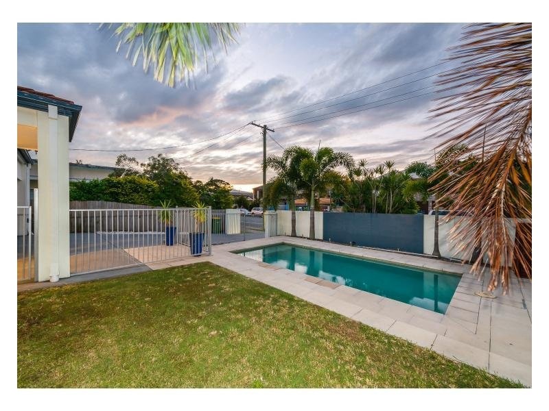 8 Broadwater Street, Runaway Bay QLD 4216