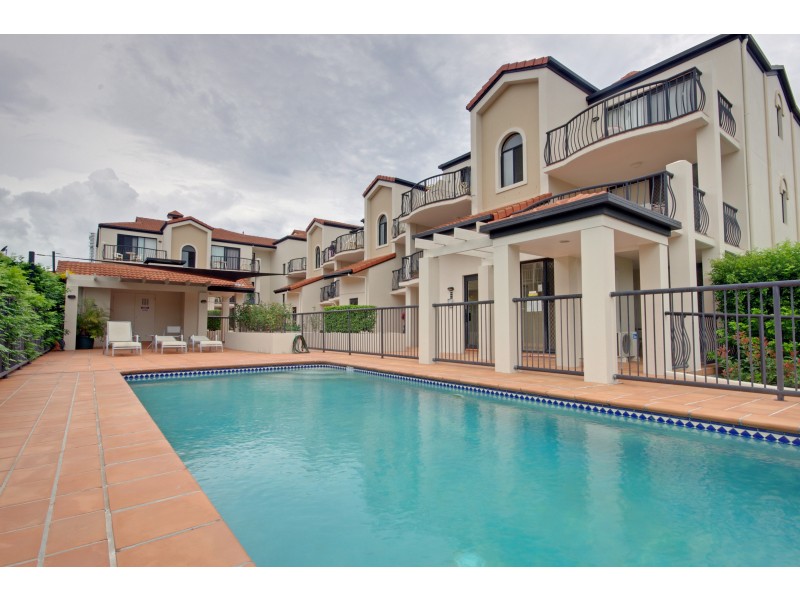 3/33 LENNEBERG STREET, Southport QLD 4215