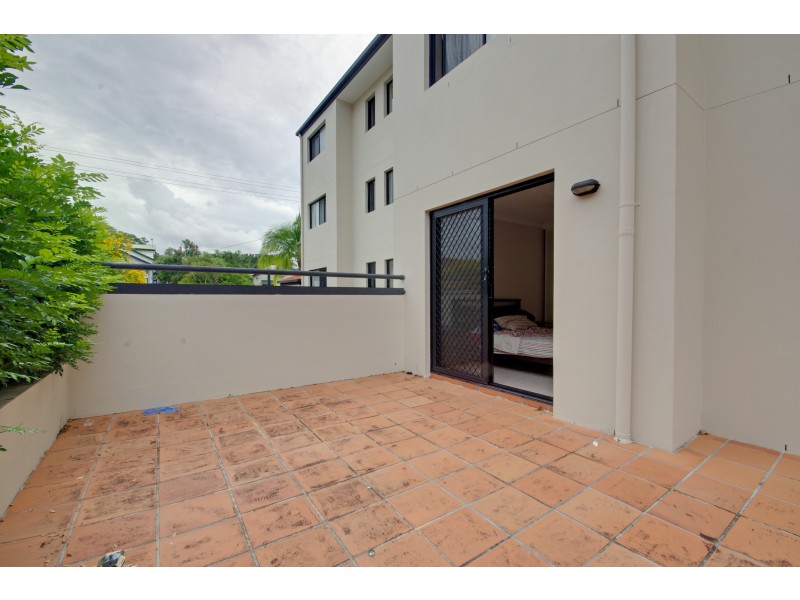3/33 LENNEBERG STREET, Southport QLD 4215