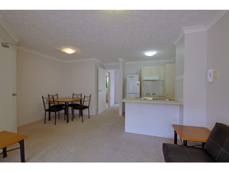 3/33 LENNEBERG STREET, Southport QLD 4215