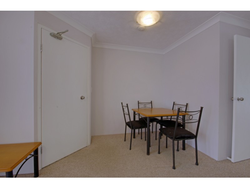 3/33 LENNEBERG STREET, Southport QLD 4215