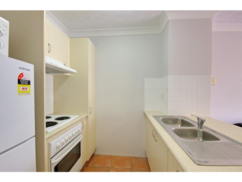 3/33 LENNEBERG STREET, Southport QLD 4215