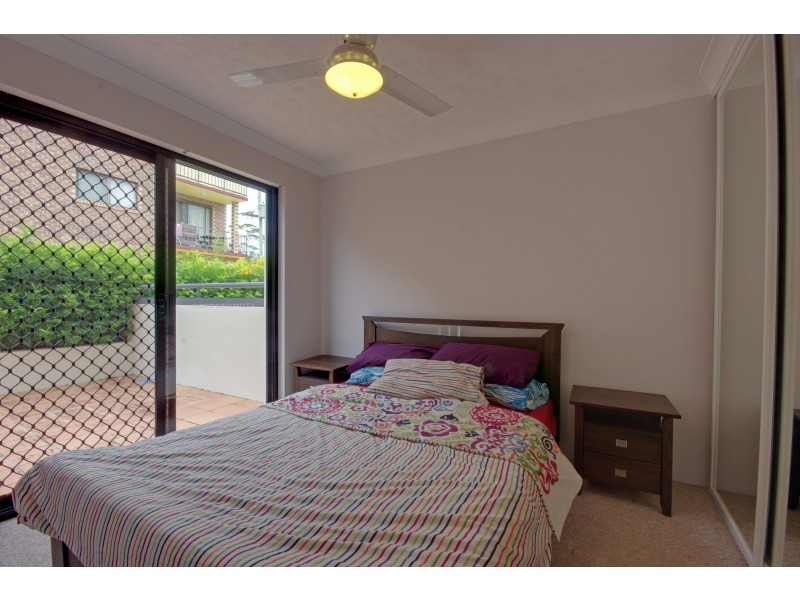 3/33 LENNEBERG STREET, Southport QLD 4215