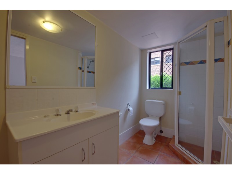 3/33 LENNEBERG STREET, Southport QLD 4215