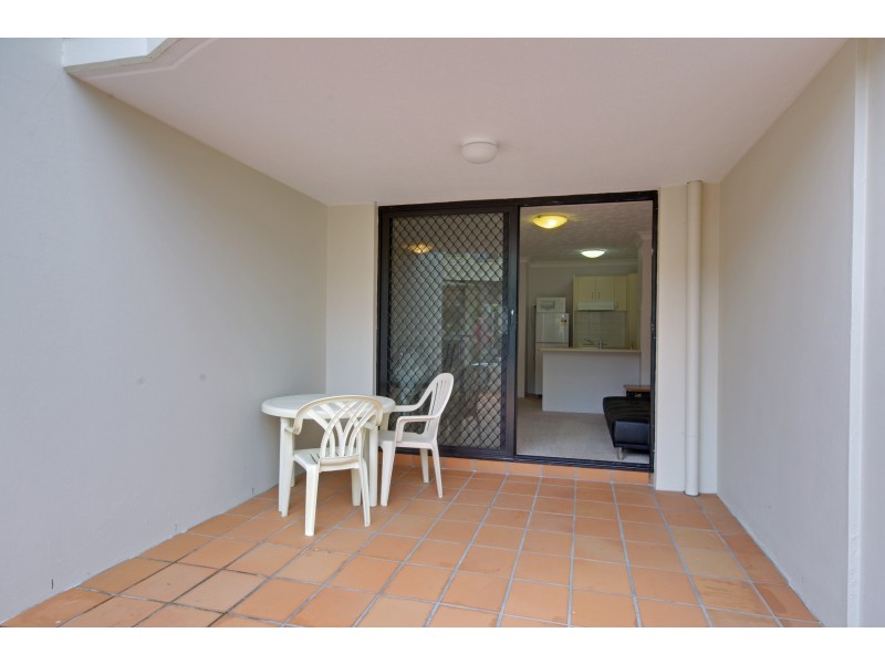 3/33 LENNEBERG STREET, Southport QLD 4215