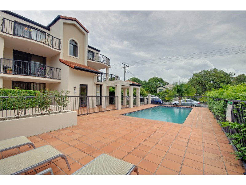 3/33 LENNEBERG STREET, Southport QLD 4215