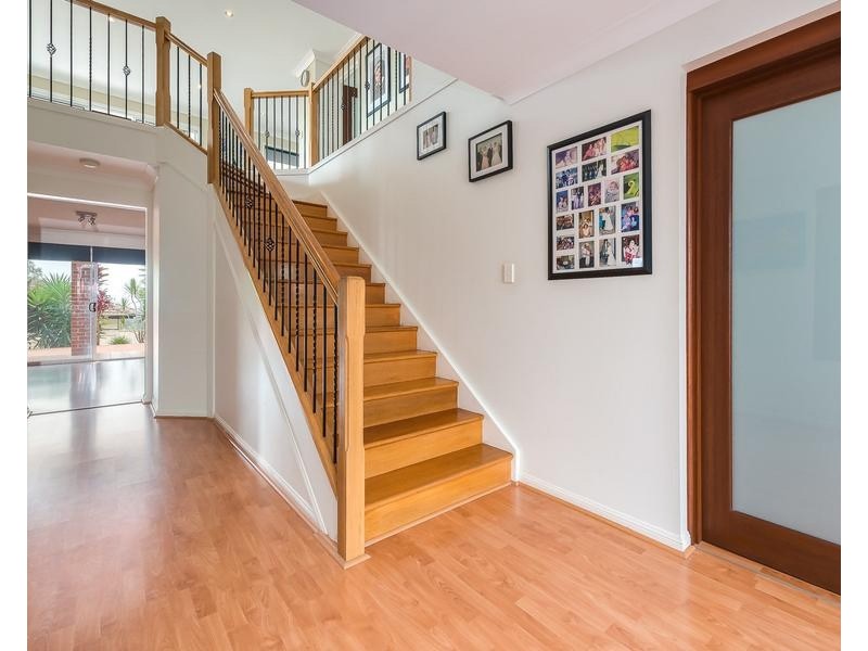 118-1 Armstrong Way, Highland Park QLD 4211