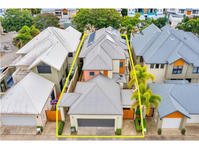 2073/1 The Vistas Drive, Carrara QLD 4211