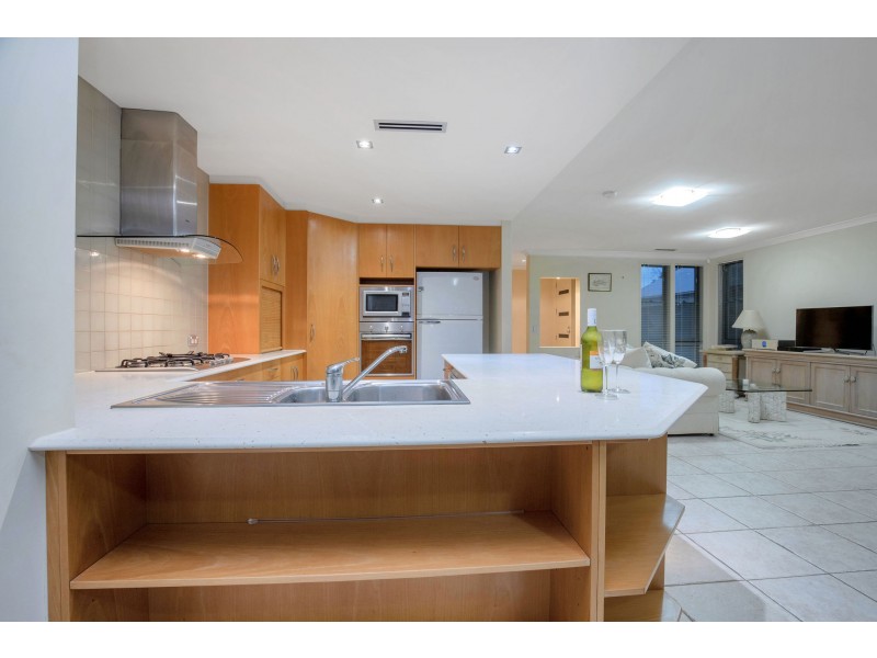 2073/1 The Vistas Drive, Carrara QLD 4211