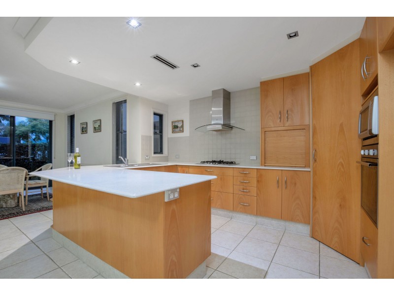 2073/1 The Vistas Drive, Carrara QLD 4211