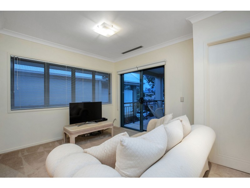 2073/1 The Vistas Drive, Carrara QLD 4211