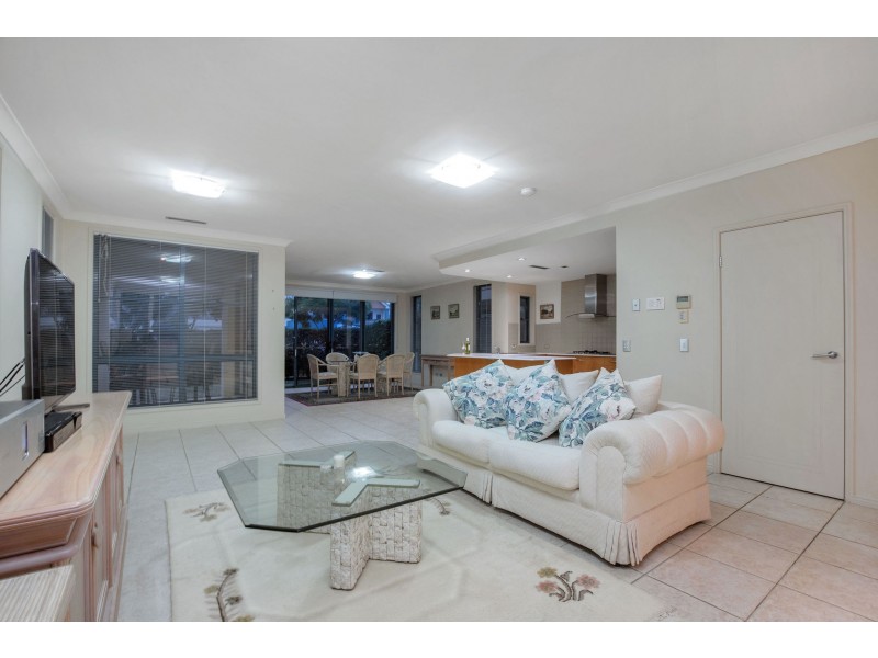 2073/1 The Vistas Drive, Carrara QLD 4211