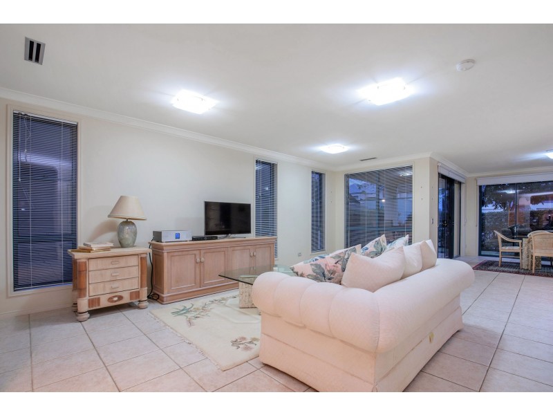 2073/1 The Vistas Drive, Carrara QLD 4211