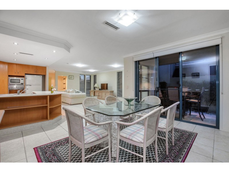 2073/1 The Vistas Drive, Carrara QLD 4211