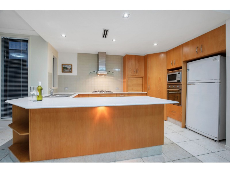 2073/1 The Vistas Drive, Carrara QLD 4211