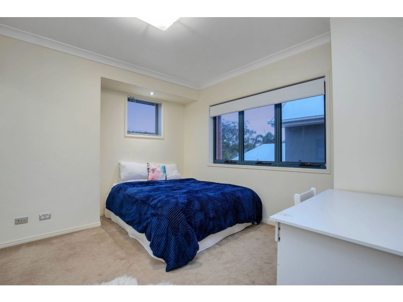2073/1 The Vistas Drive, Carrara QLD 4211