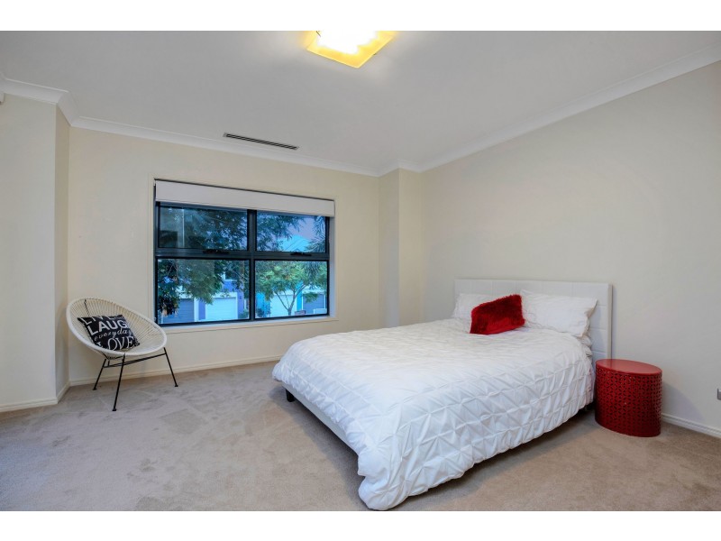 2073/1 The Vistas Drive, Carrara QLD 4211