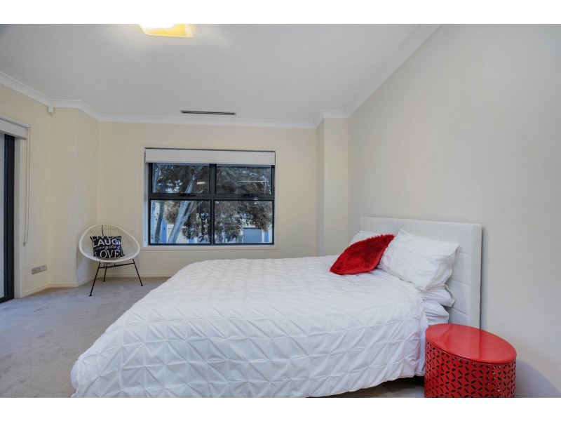 2073/1 The Vistas Drive, Carrara QLD 4211