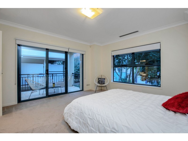 2073/1 The Vistas Drive, Carrara QLD 4211