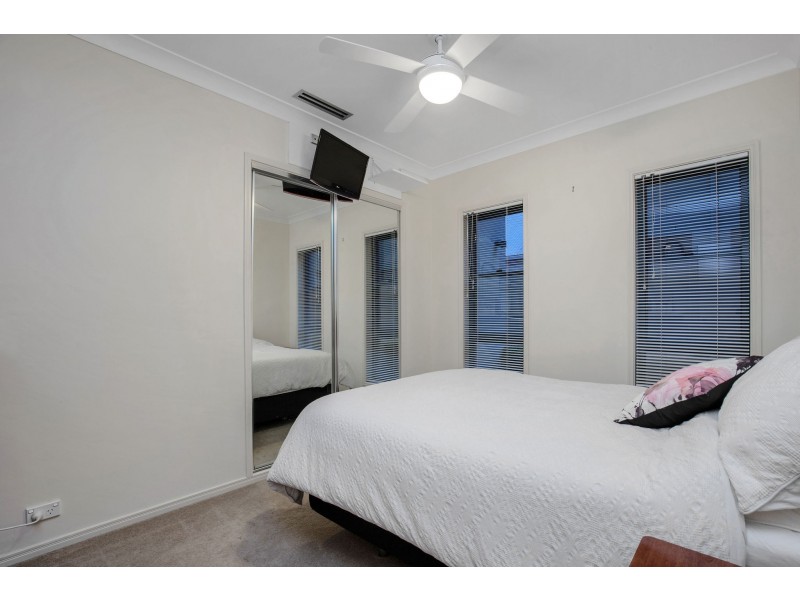 2073/1 The Vistas Drive, Carrara QLD 4211