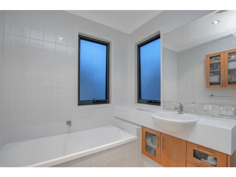 2073/1 The Vistas Drive, Carrara QLD 4211