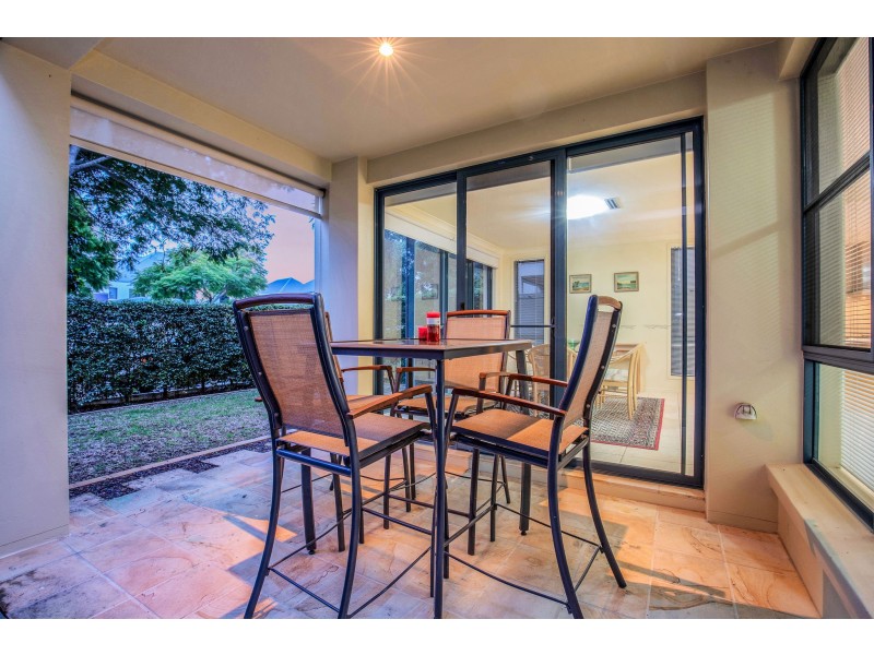 2073/1 The Vistas Drive, Carrara QLD 4211