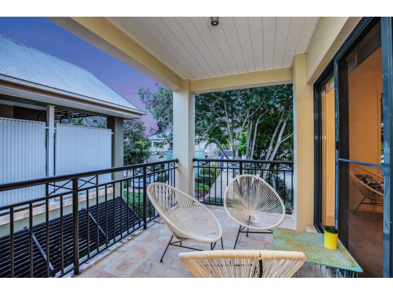 2073/1 The Vistas Drive, Carrara QLD 4211