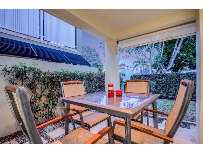 2073/1 The Vistas Drive, Carrara QLD 4211