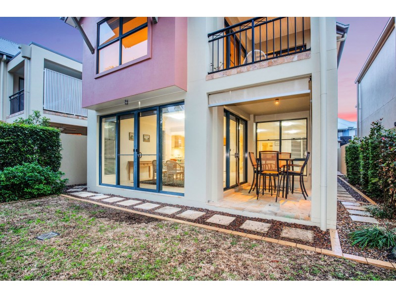 2073/1 The Vistas Drive, Carrara QLD 4211