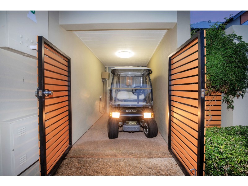2073/1 The Vistas Drive, Carrara QLD 4211