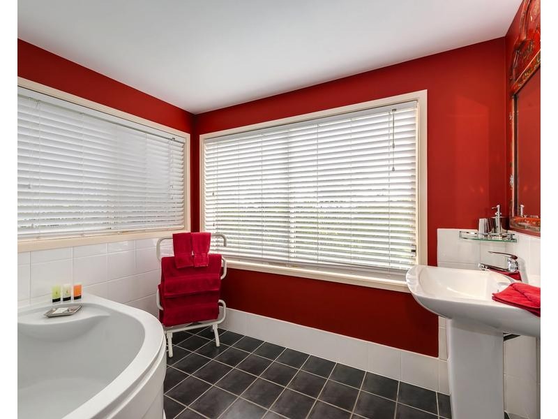 1718 Tamborine Oxenford Road, Tamborine Mountain QLD 4272