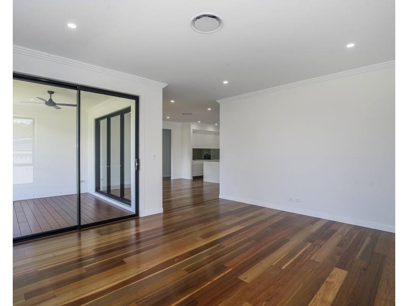 102 Stradbroke Street, Runaway Bay QLD 4216