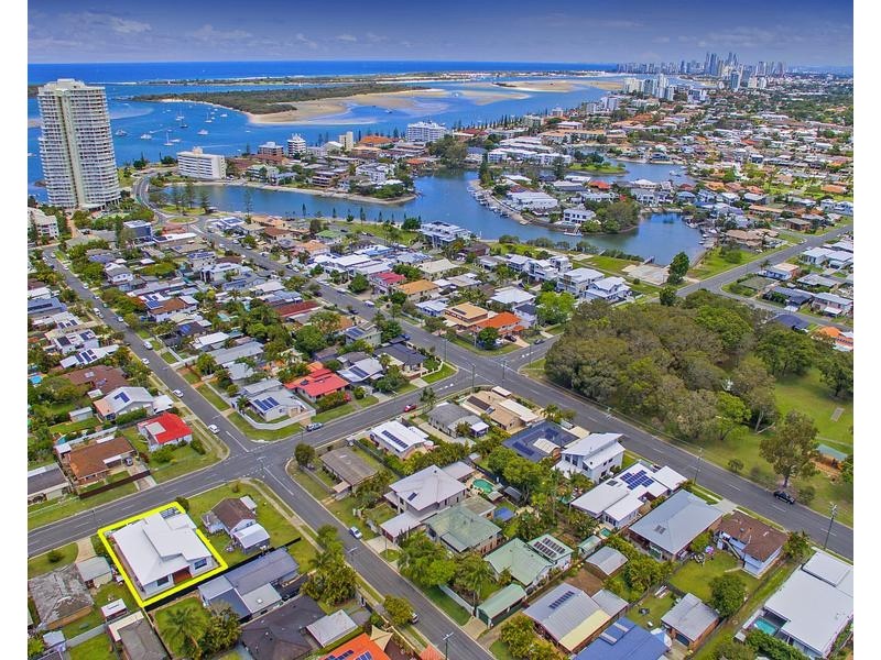 102 Stradbroke Street, Runaway Bay QLD 4216