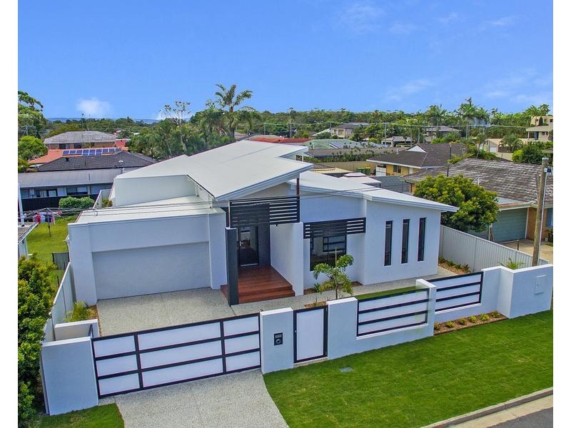 102 Stradbroke Street, Runaway Bay QLD 4216