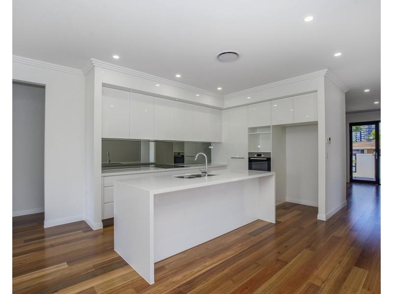 102 Stradbroke Street, Runaway Bay QLD 4216